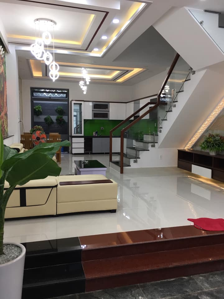 Cần tiền bán hẻm đẹp 6m đường Hoàng Việt, Phường 4, Quận Tân Bình. Nhà trệt 2 lầu ST mới vào ở ngay giá tốt 16.3 Tỷ