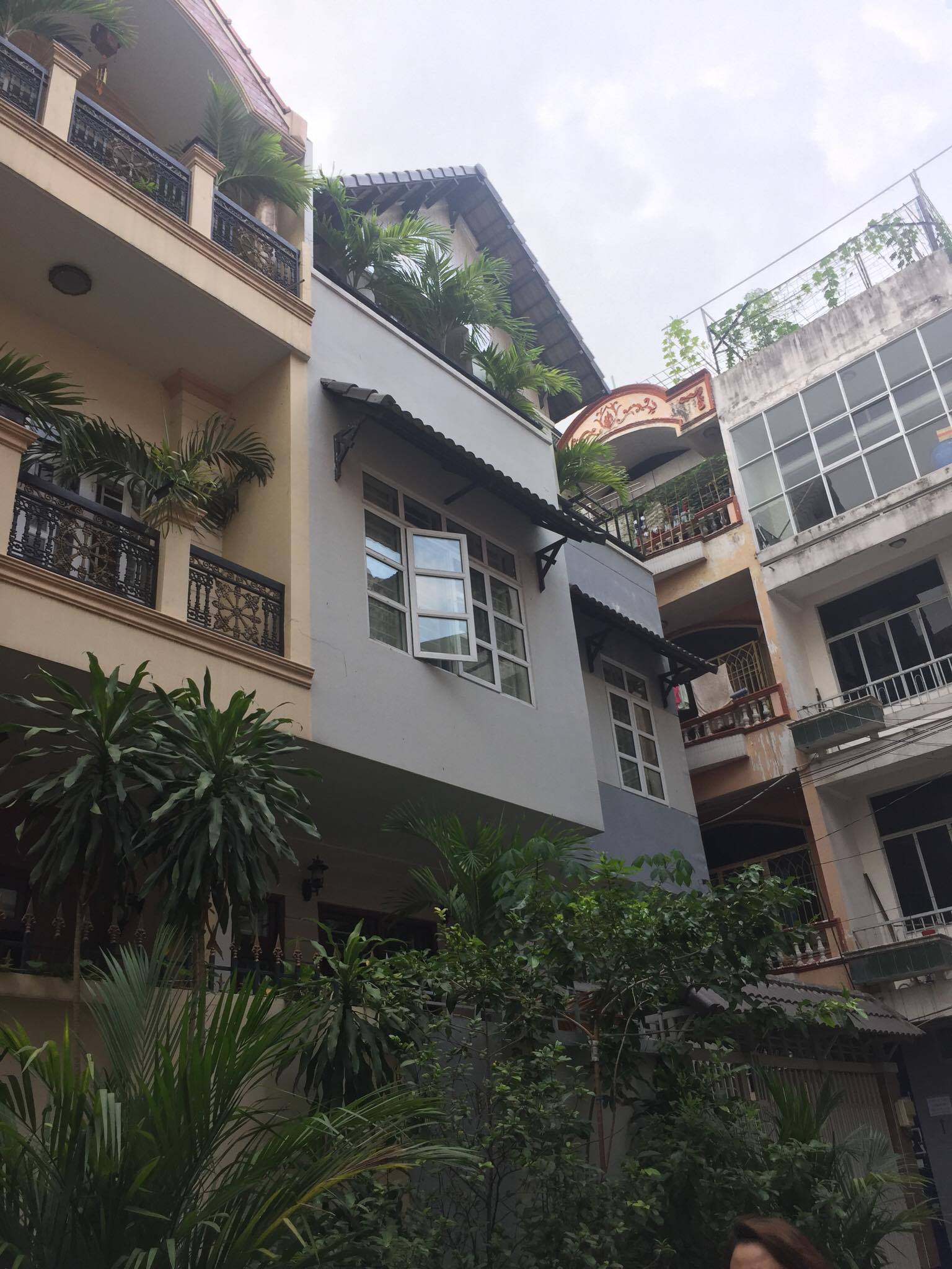 Bán nhà HXH Trần Hưng Đạo, Q5, DT: 4.5x16m, nhà mới 3 lầu giá cực rẻ