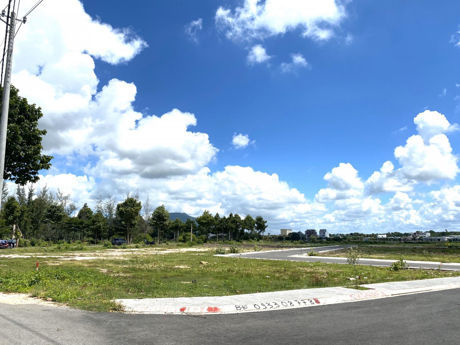 Đất nền Trung tâm mới thị xã Phú Mỹ, thổ cư, sổ hồng sẵn. Giá chỉ 3.2tr/m2. Lh:0888819699