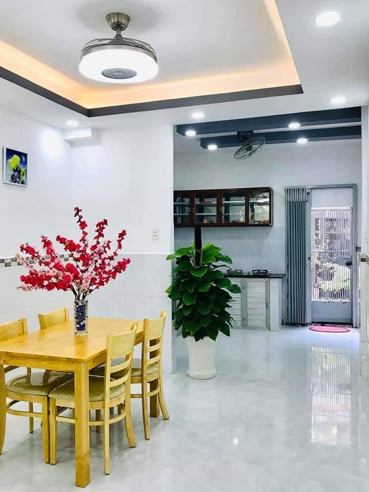 HXH nhà 3 tầng- 3 mặt thoáng- 40m2 CMT8, Tân Bình, giá chỉ 4,1 tỷ.