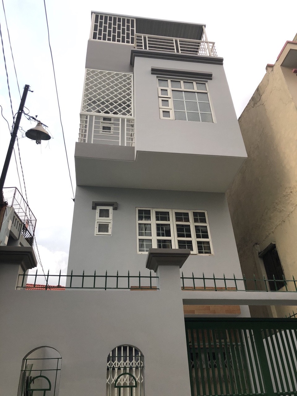 Cần tiền bán gấp MH tòa nhà văn phòng MT Bạch Đằng P15 Q. Bình Thạnh DT 8x25m 1H 8T giá 39 tỷ TL
