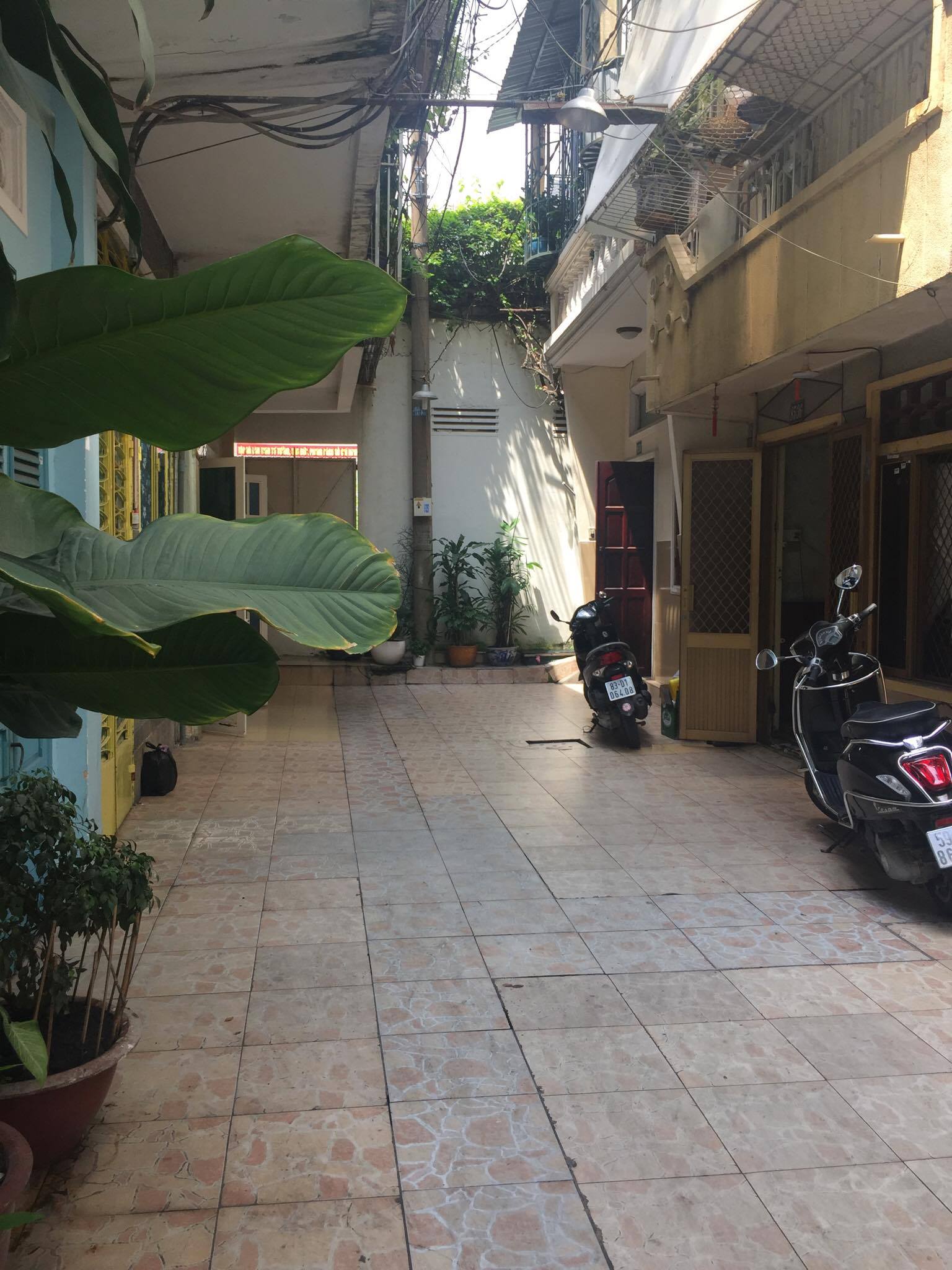 Bán gấp nhà trong cư xá Nguyễn Trung Trực, phường 12, quận 10, DT 6.3x18m. 3 lầu