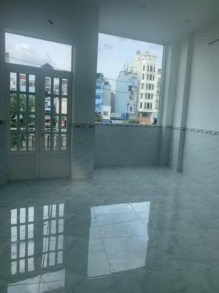 Bán building 2MT Hoàng Hoa Thám, P6, Q. Bình Thạnh DT: 10x35m KC: Hầm + 8 lầu. HĐT: 615tr/th