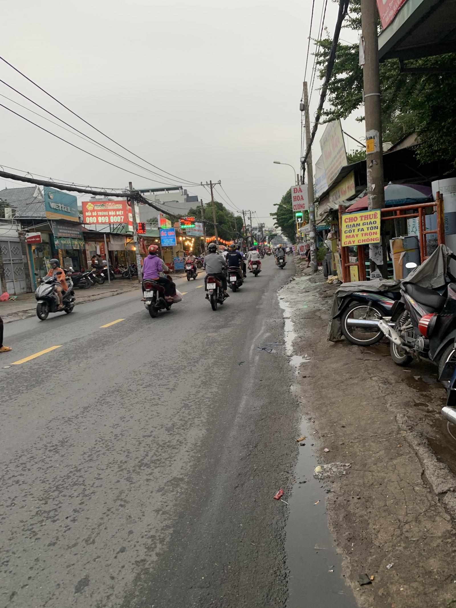 Bán tòa nhà cực đẹp hầm 7 lầu, DT: 8x25m, MT Nguyễn Cửu Vân, Q. Bình Thạnh, gần Q1. Giá 70tỷ