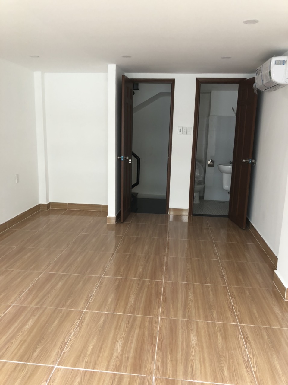 Bán Nhà Được Xây 1 Hầm, 1 Trệt, 1 Lửng, 5 Lầu Có 1 Không 2 Trung Tâm Ngay Đường D2, Bình Thạnh