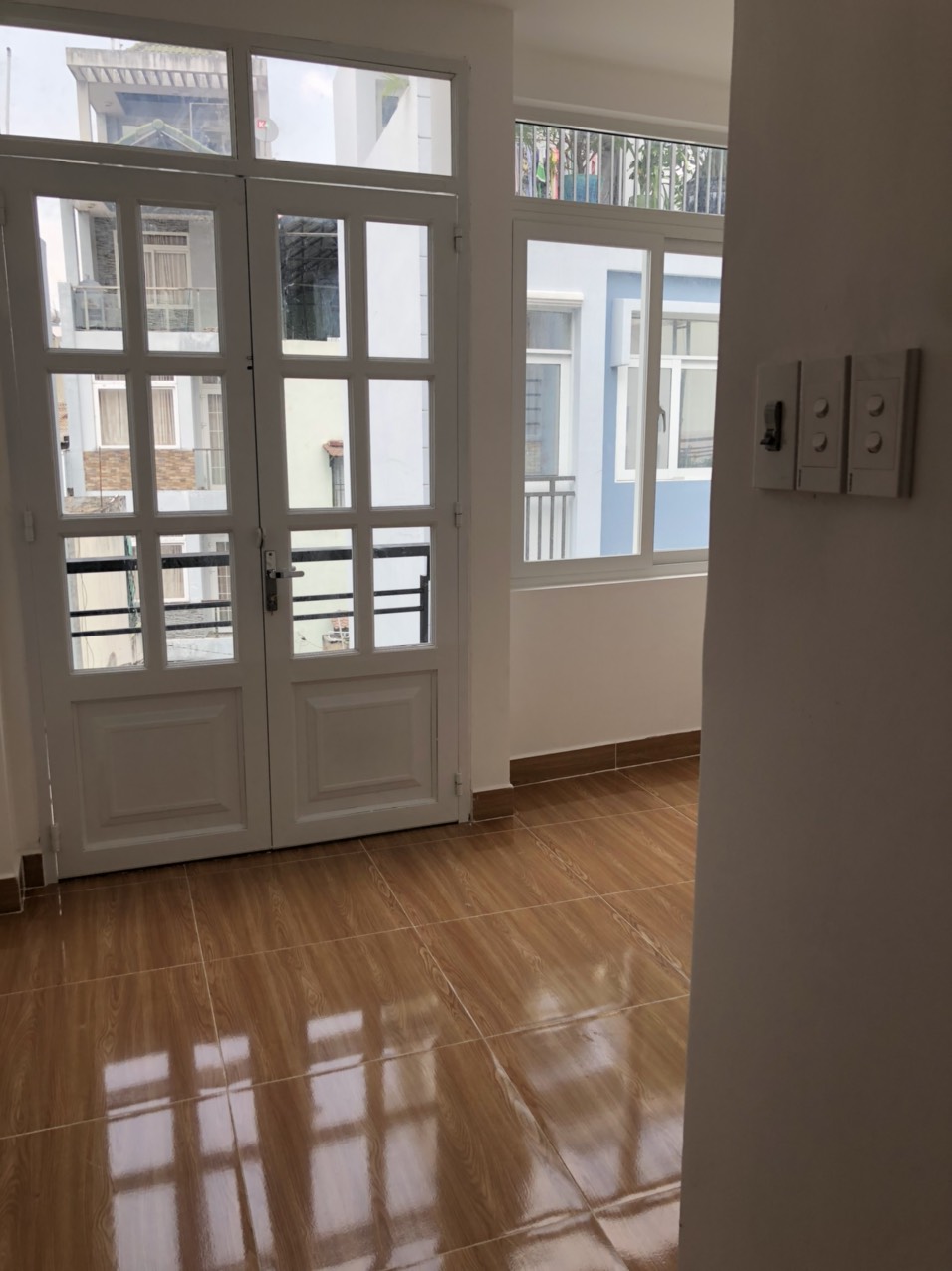 Cho Thuê Nhà Mặt Tiền Đường D5 P. 25, Q. Bình Thạnh Trệt 4 Lầu ST, 6 Phòng, Giá Thuê 60tr/Tháng 	