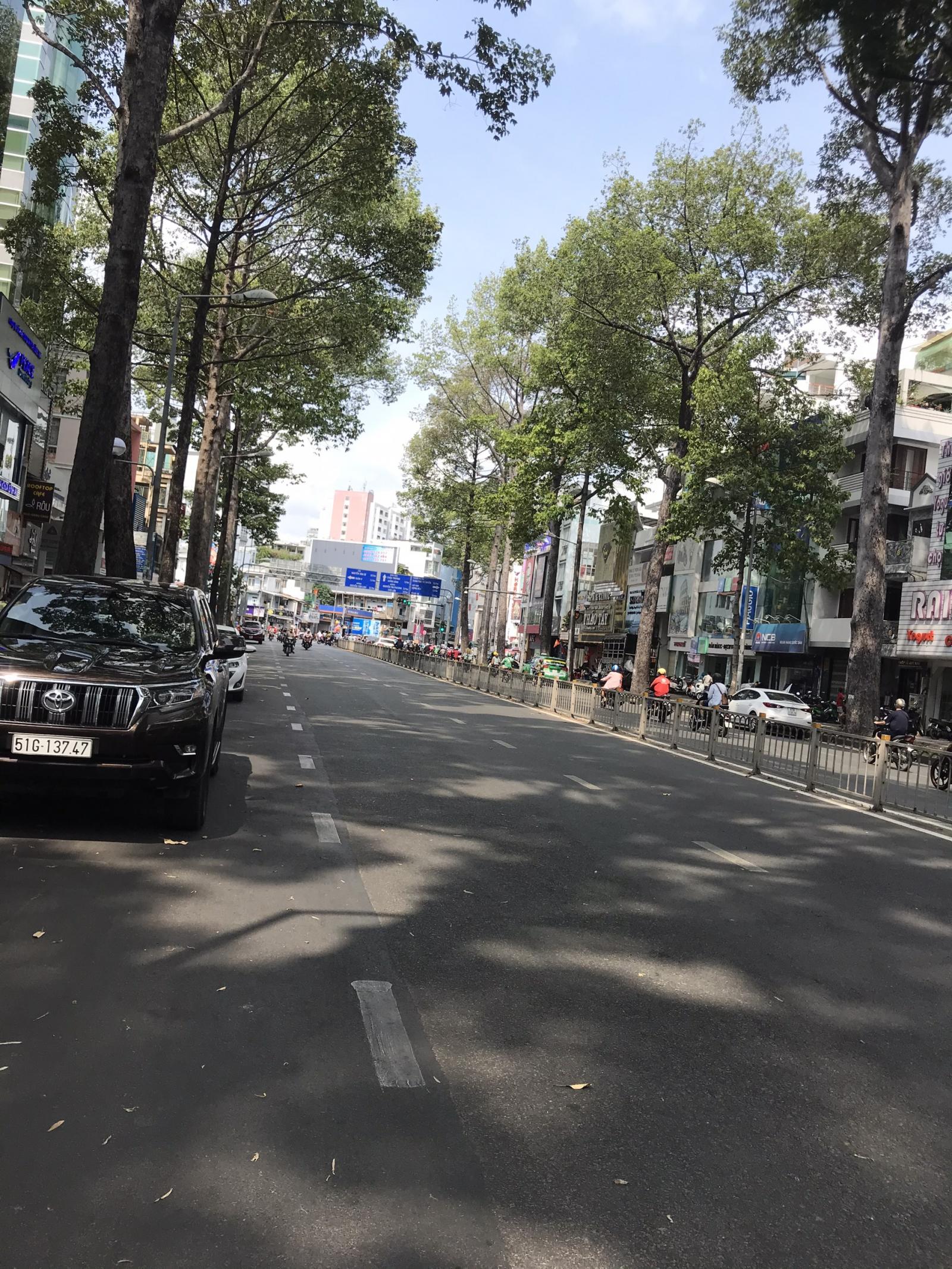 Cần bán nhà mặt tiền Âu Cơ, Phường 10, Tân Bình, DT: 4.5x25m đang cho thuê 48 tr/th. Giá 16 tỷ