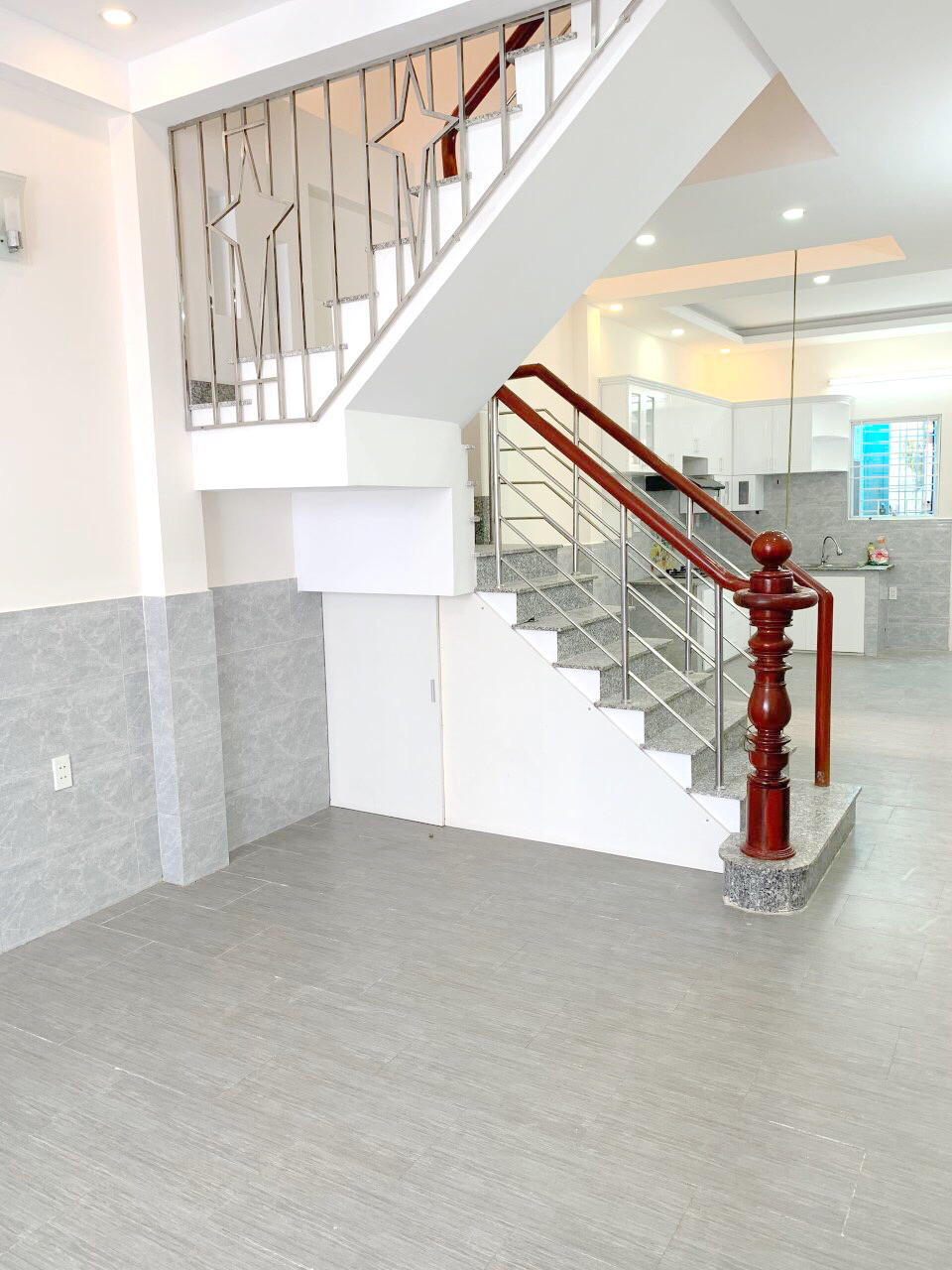 Cho thuê nhà mới 1 lầu gần Bùi Viện P.Phạm Ngũ Lão Quận 1 + Diện tích: 4 x 14.5m