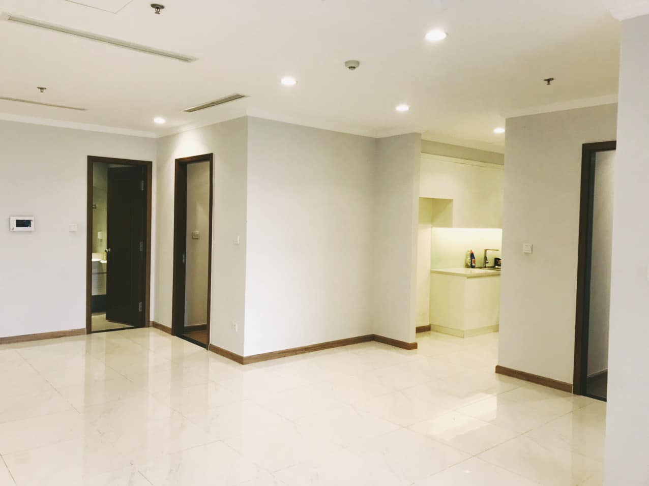 Bán gấp nhà 2MTĐ Hoàng Hoa Thám P6 Bình Thạnh DT: 11x35m CN 343m2 trệt 3 lầu giá 78 tỷ.