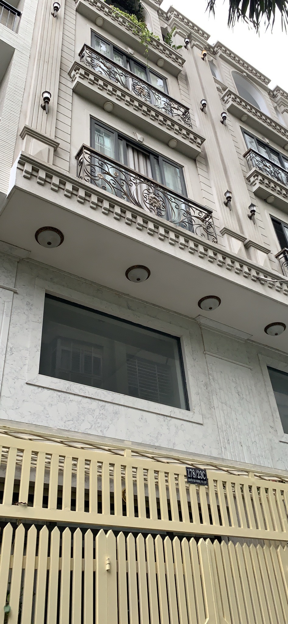 Bán căn hộ dịch vụ phường An Phú, Q2, DT 170m2, thu net 150tr/tháng, giá 33 tỷ