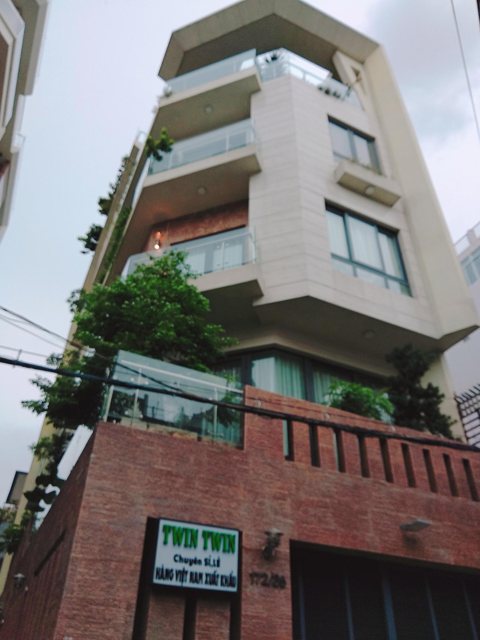 Bán nhà mặt tiền đường C1, P13 Tân Bình, 6x10m, 3 lầu giá chỉ hơn 12 tỷ TL