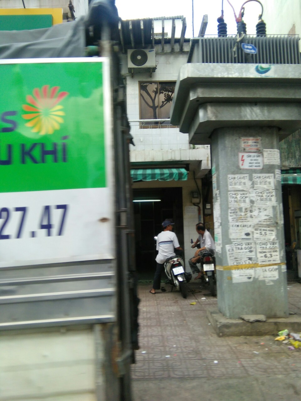 Chủ nhà vỡ nợ cần bán gấp nhà hẻm xe hơi 8m Nguyễn Trãi Q5 dt 4,2x17m