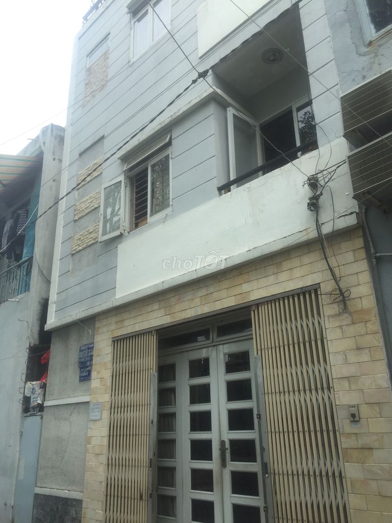 Bán nhà cách MT 1 căn nhà dt 4x18(nở hậu 4,5m) Trần Phú quận 5