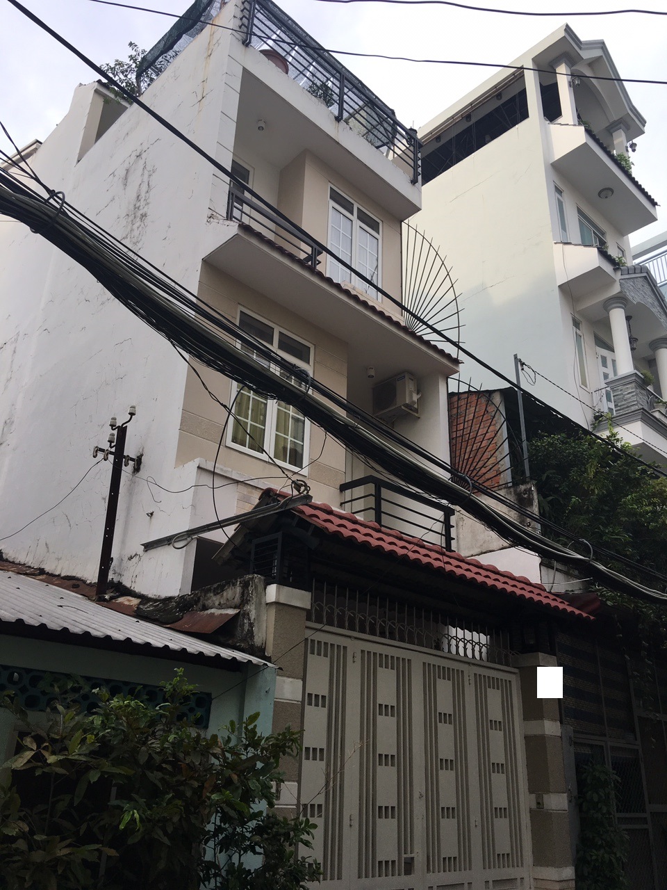 BÁN GẤP MẶT TIỀN HẺM XE HƠI TRÁNH NHAU ĐƯỜNG TÔ HIẾN THÀNH 4x25M, 3 st LẦU, GIÁ 13, TỶ
