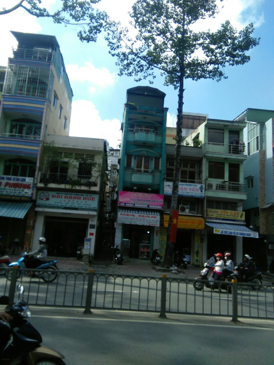  Xuất cảnh cần bán lại căn nhà hẻm xe hơi thông đường Trần Bình Trọng, P1, Q5.
