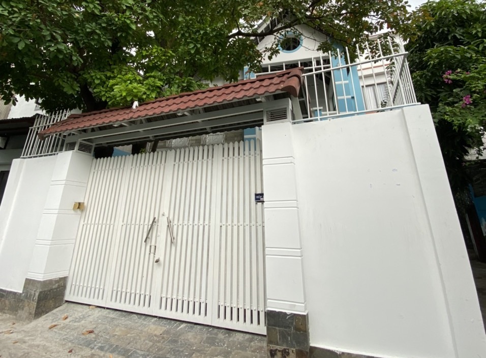 Bán Biệt Thự trắng Trường Chinh P13 Tân Bình, 7,8x18 2 tầng có gara Ôtô giá chỉ 11.5 tỉ TL