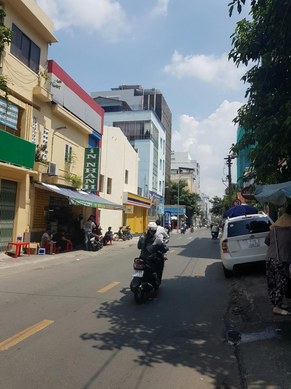  Bán nhà mặt phố đường Cao Đạt, Nguyễn Biểu, phường 1 Quận 5, 6.5x15m, trệt, lầu, giá bán 20,5 tỷ