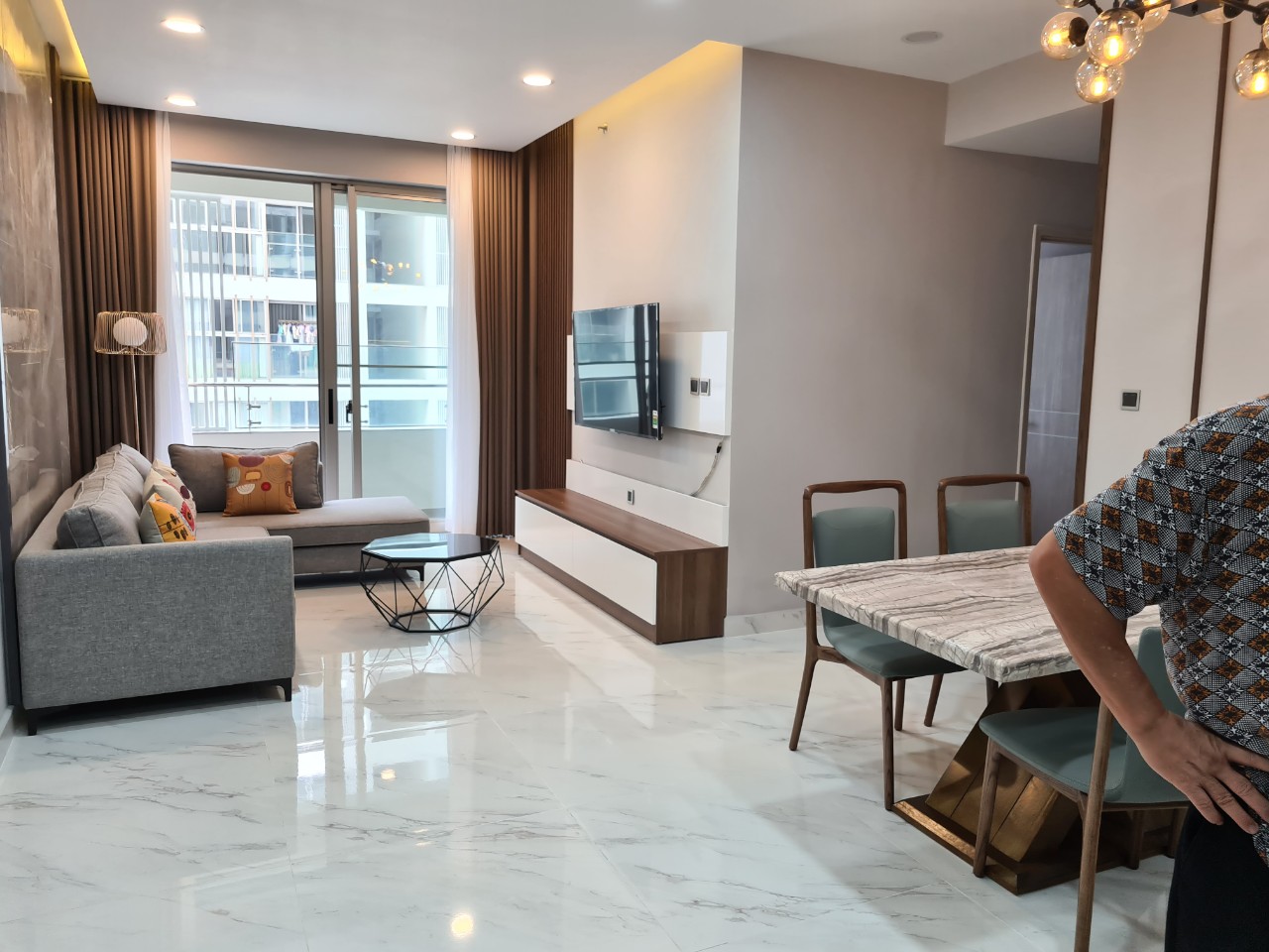 Bán căn hộ Midtown 5* (Sakura) Hoa Anh Đào Phú My Hưng 2PN ,2wc DT: 90m bán 6.2 tỷ kèm theo ô xe hơi LH: Dũng