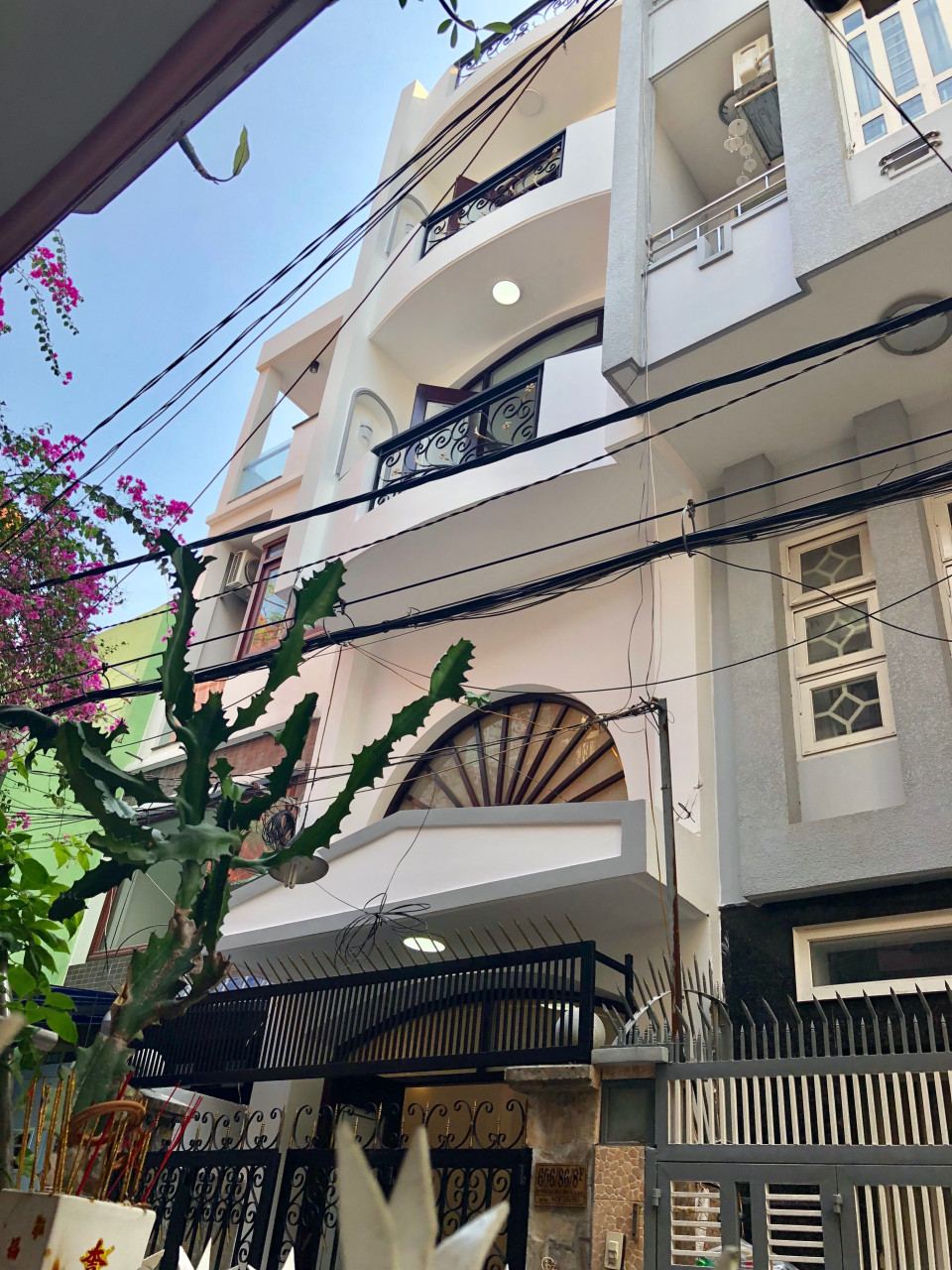 Vỡ nợ bán nhà đường Hoàng Dư Khương, Quận 10, DT: 5.2 x 20m, giá 18.7 tỷ