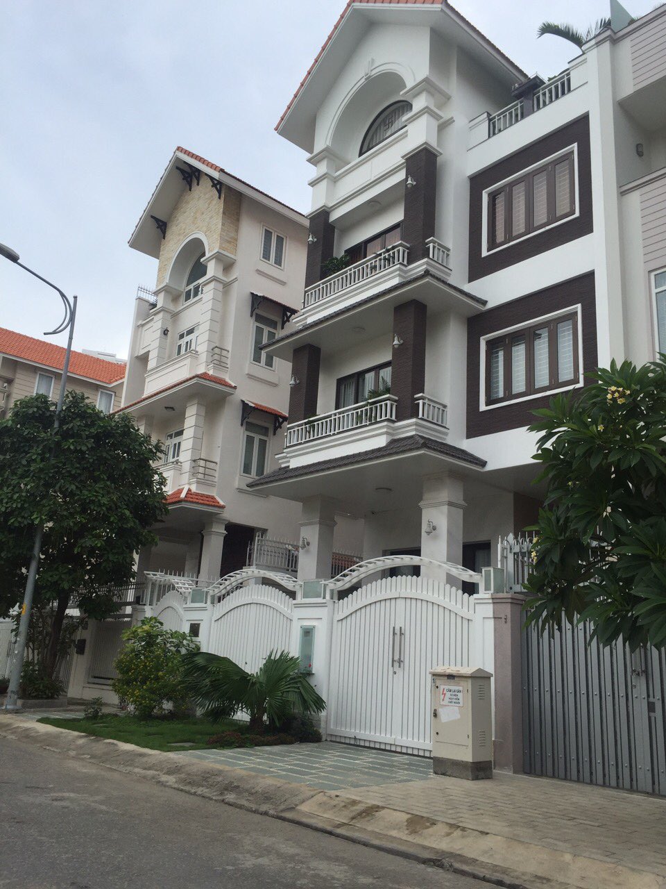  Bán gấp biệt thự KDC Him Lam Kênh Tẻ Quận 7 DT 10x20 có thang máy, sổ hồng giá 39 tỷ rẻ nhất thị trường