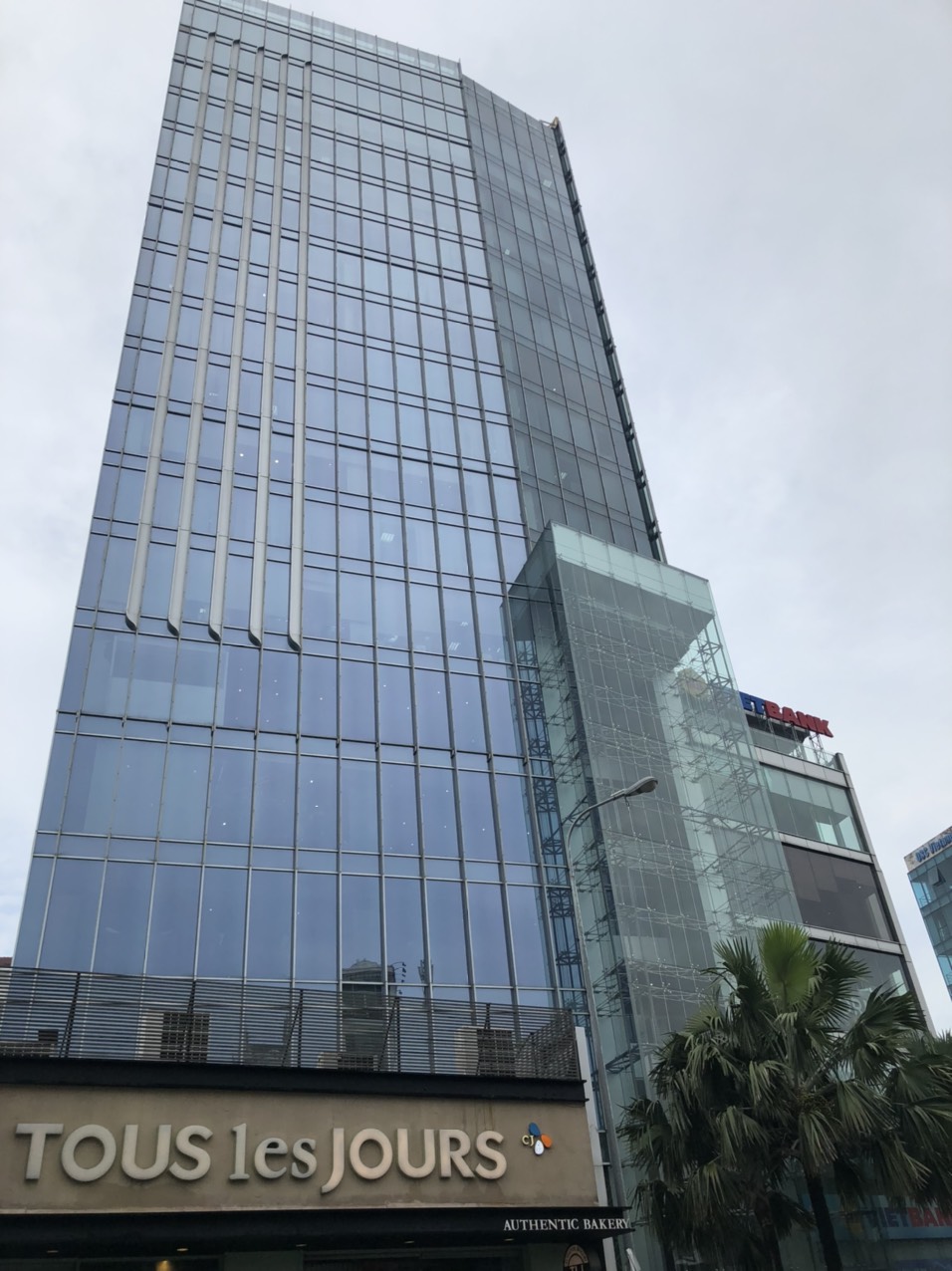 Chính chủ cần bán building MT đường Hùng Vương, P. 9, Q. 5, vỉa hè 6m. DT: 5.5x16m