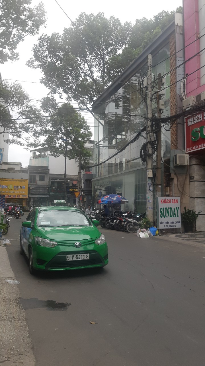 Bán nhà mặt tiền đường Hồ Bá Kiện, phường 15, Quận 10, DT: 4.2x20m, giá 23,5 tỷ