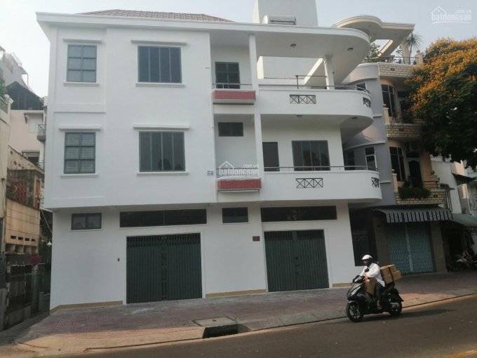 Bán nhà 2MT đường Hoàng Hoa Thám, phường 6, Bình Thạnh, 11x35m, trệt 2 lầu, giá 79 tỷ
