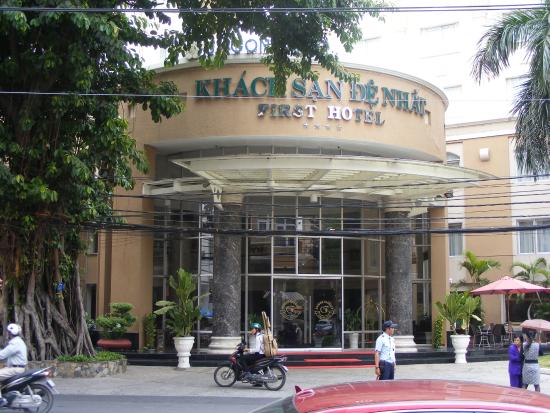 Bán nhà khu Đệ Nhất Khách Sạn Hoàng Việt, P4, Tân Bình; 10x33m; giá 53 tỷ