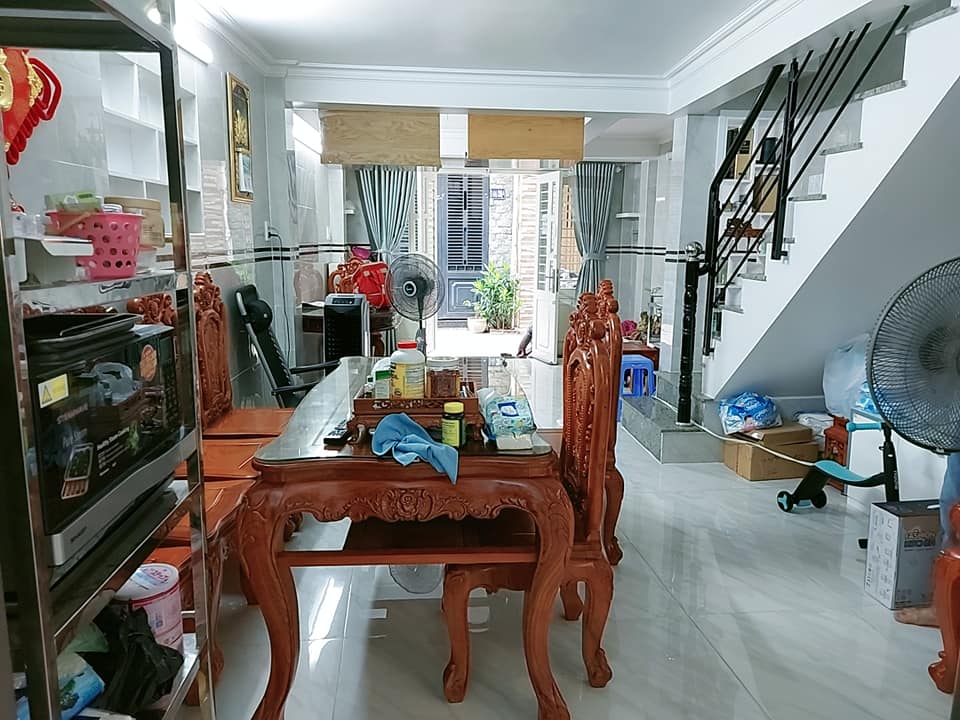 Bán nhà Phân Văn Hân,Bình Thạnh: sát quận 1, 2 tầng lung linh,hẻm 3m,giá rẻ.