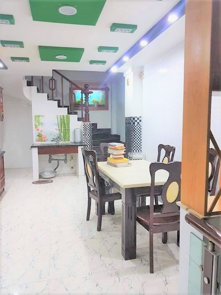 Bán nhà Hoàng Việt, Tân Bình, 40m2, 3 tầng, giá chỉ 3,4 tỷ.