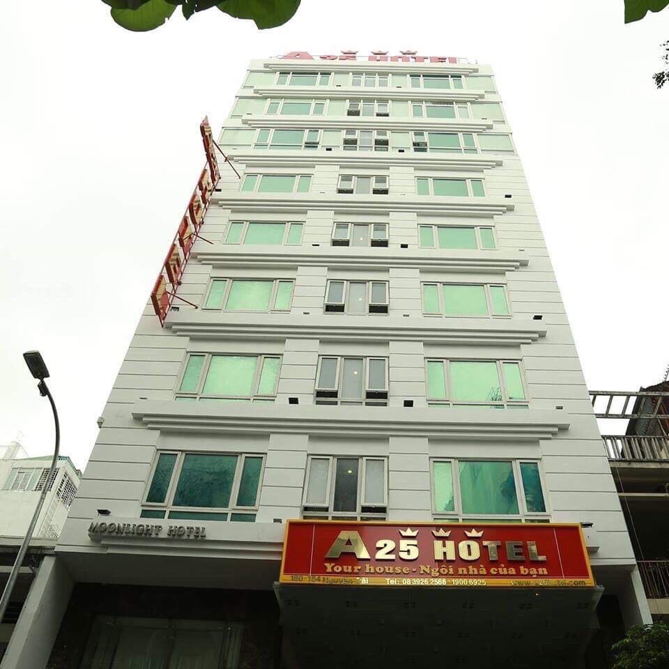 Cần bán khách sạn mặt tiền trung tâm. Thu nhập 700tr/tháng giá: 160 tỷ - 0908525968