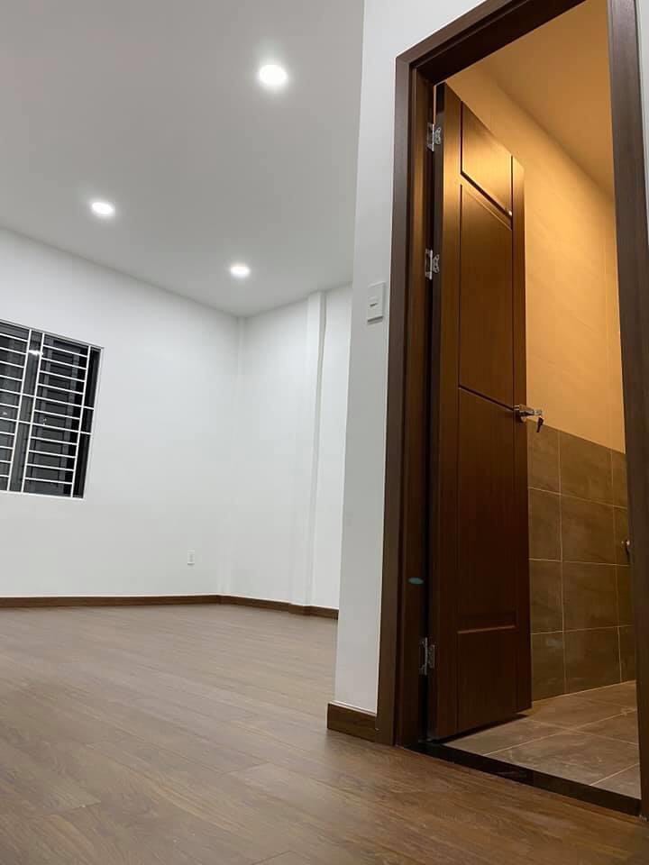 Nhà Ba Tháng Hai, Quận 10, DT 80m2, ngang 6m, Góc 2 mặt hẻm xe hơi.