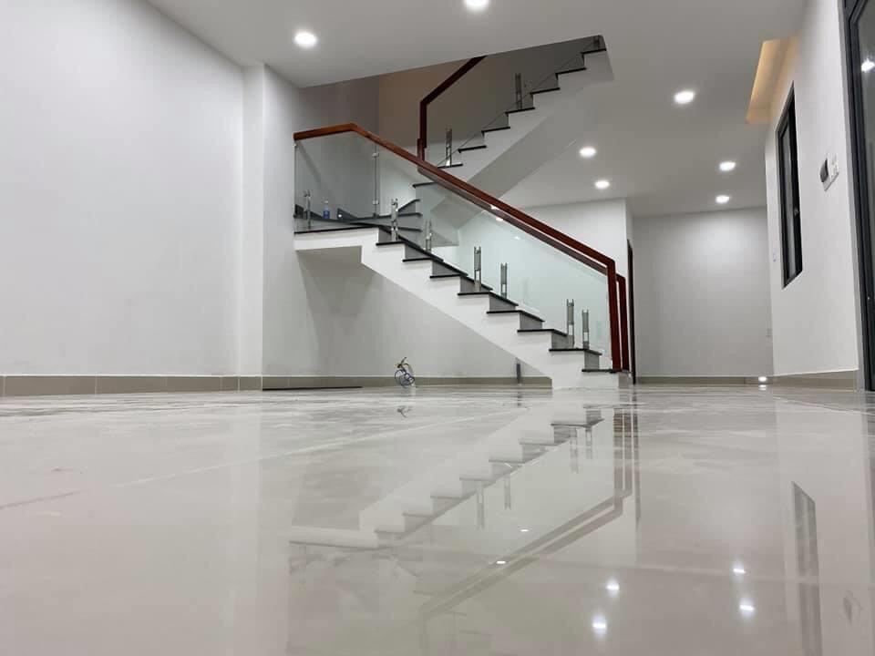 Nhà Ba Tháng Hai, Quận 10, DT 80m2, ngang 6m, Góc 2 mặt hẻm xe hơi.