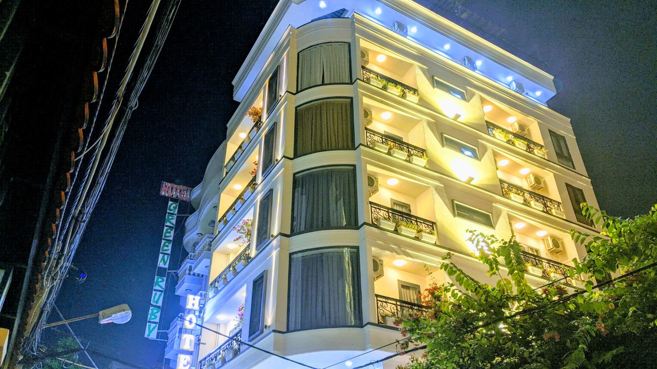 Cần sang nhượng khách sạn mặt tiền Ngô Bệ, P13, Q. Tân Bình, DT: 6x40m, 5 lầu, giá bán 38 tỷ TL