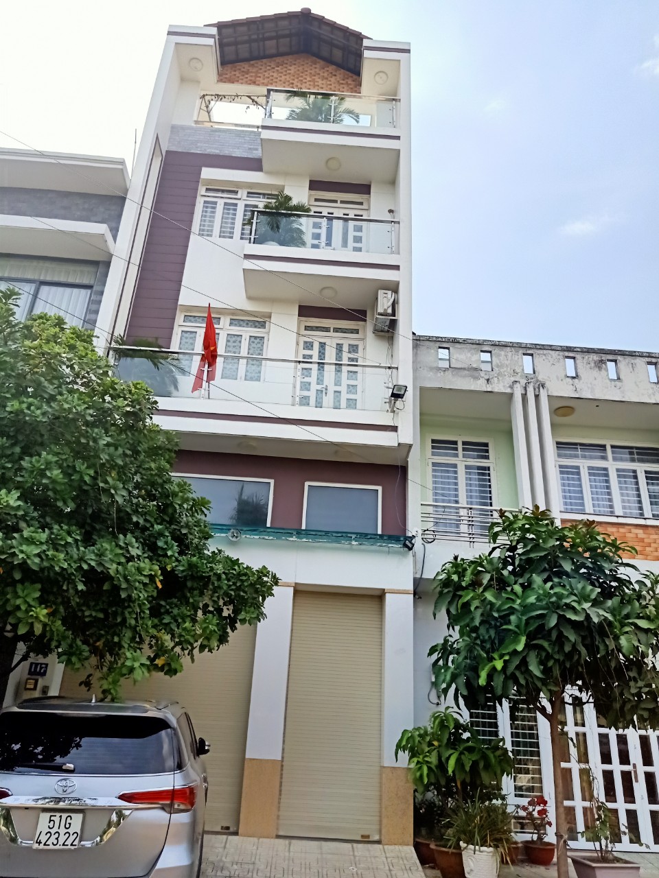Cần bán căn nhà mặt tiền đường phạm Văn Đồng; 3 lầu; 22 tỷ
