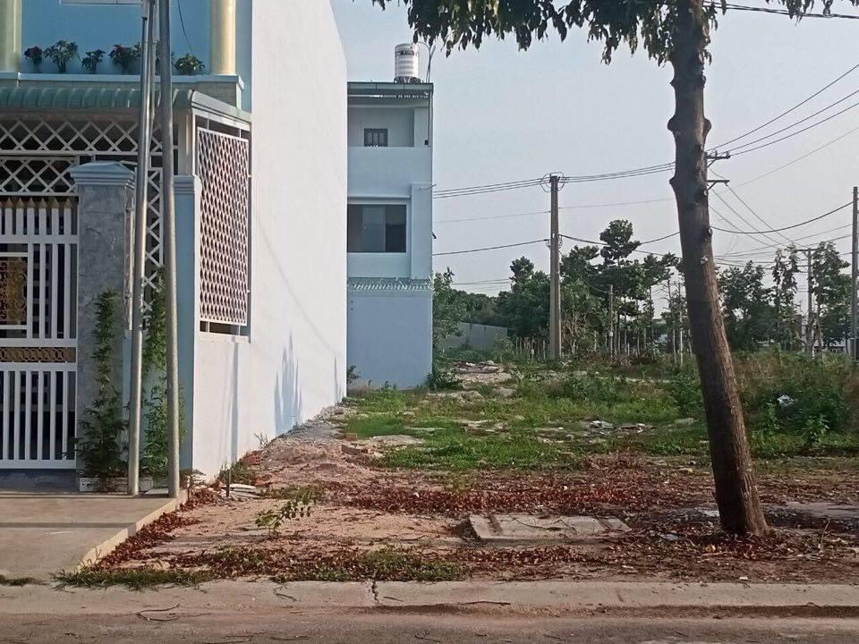 Bán khẩn cấp miếng đất ở Bà Điểm 4 gần chợ Hà Tôn Quyền, 4x15, 850tr, SHR