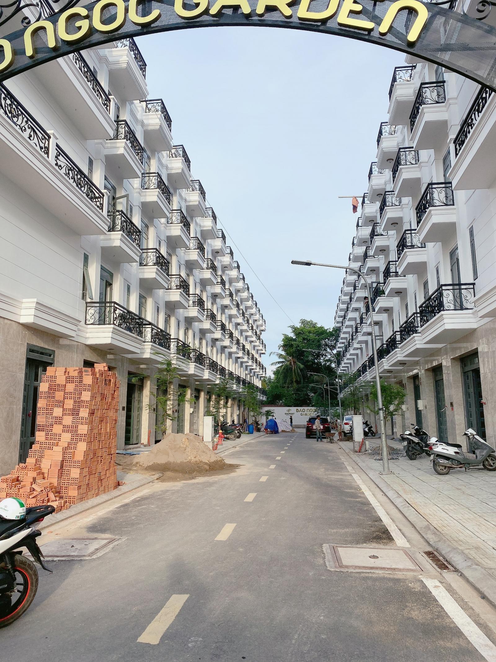 Nhà Phố  MT Nguyễn Oanh – hà huy giáp , DT: 4,3mx16m, 4 lầu, giá bán: 4.35  tỷ /căn .