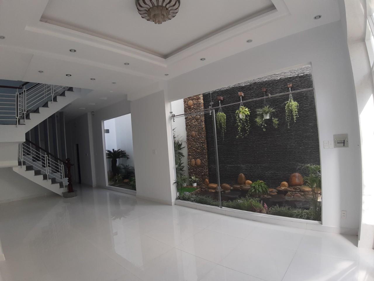 Nhà MT đường Nguyễn Minh Hoàng, P12, Tân Bình, 4.2x22m, NH 5m, 3 lầu, ST, giá 19.8 tỷ