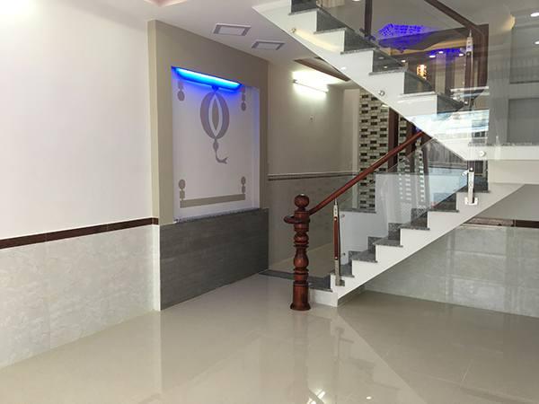 Dịch kẹt tiền Cần Bán nhà Hòa Hảo ,Quận 10, 5.5 x 14.5m, Giá 12.5 tỷ. cách Mặt Tiền 10m