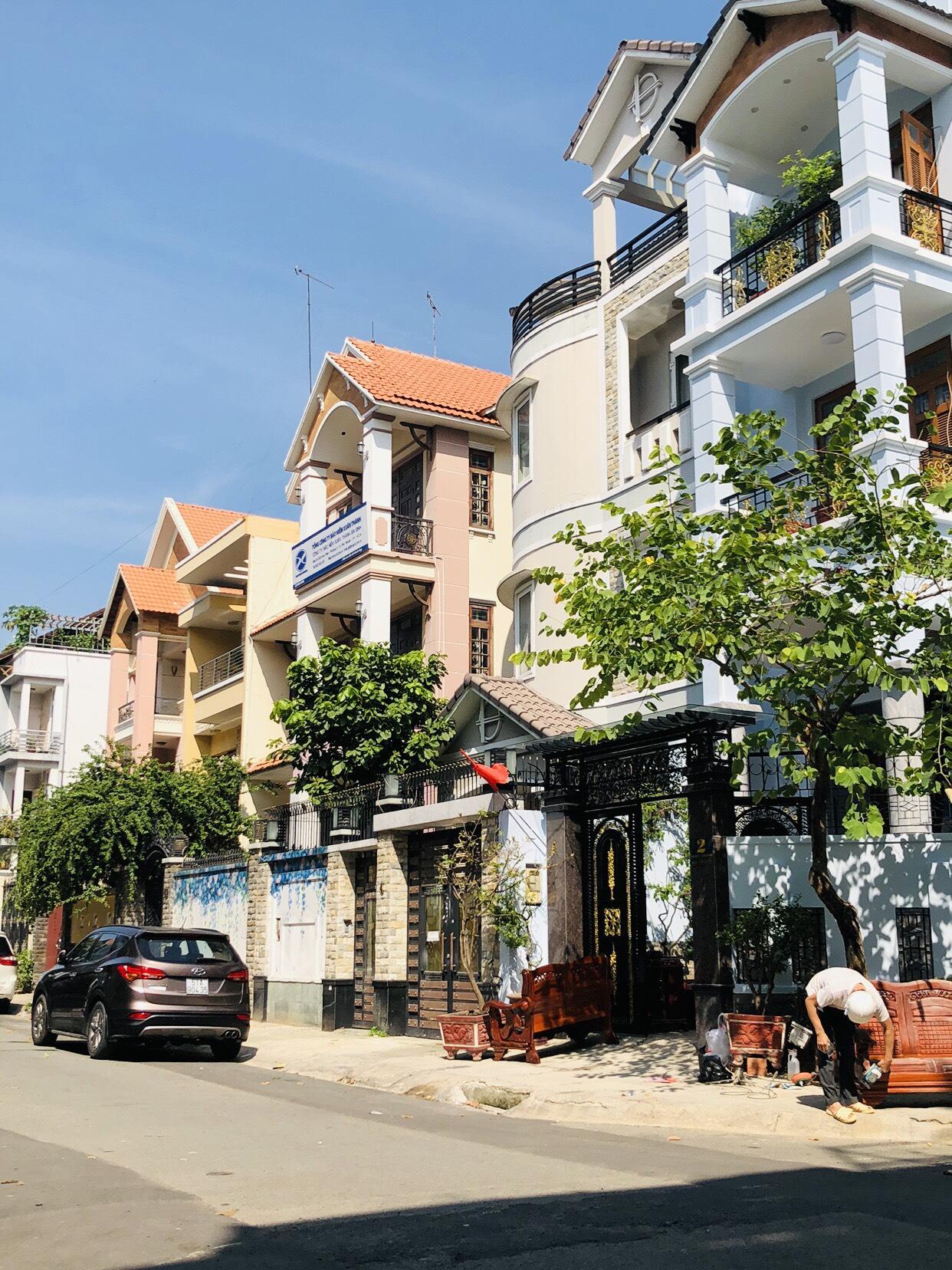Tôi bán nhà 285 Cách Mạng Tháng 8, Q10, (4x18), nhà 3 lầu, giá 20 tỷ.