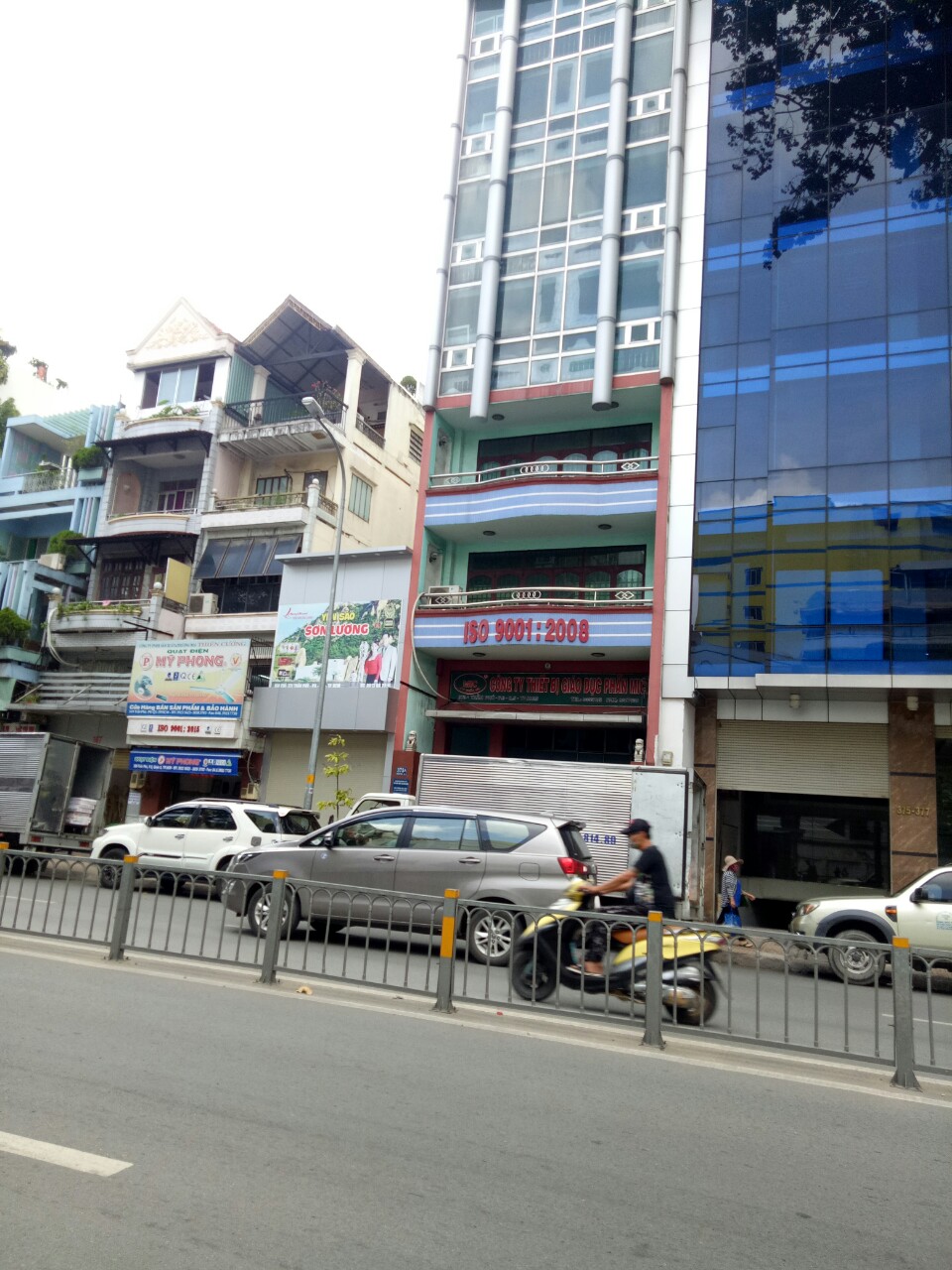 Cần tiến bán gấp  mặt tiền lớn khu kinh doanh đường Nguyễn Duy Dương, Q10.