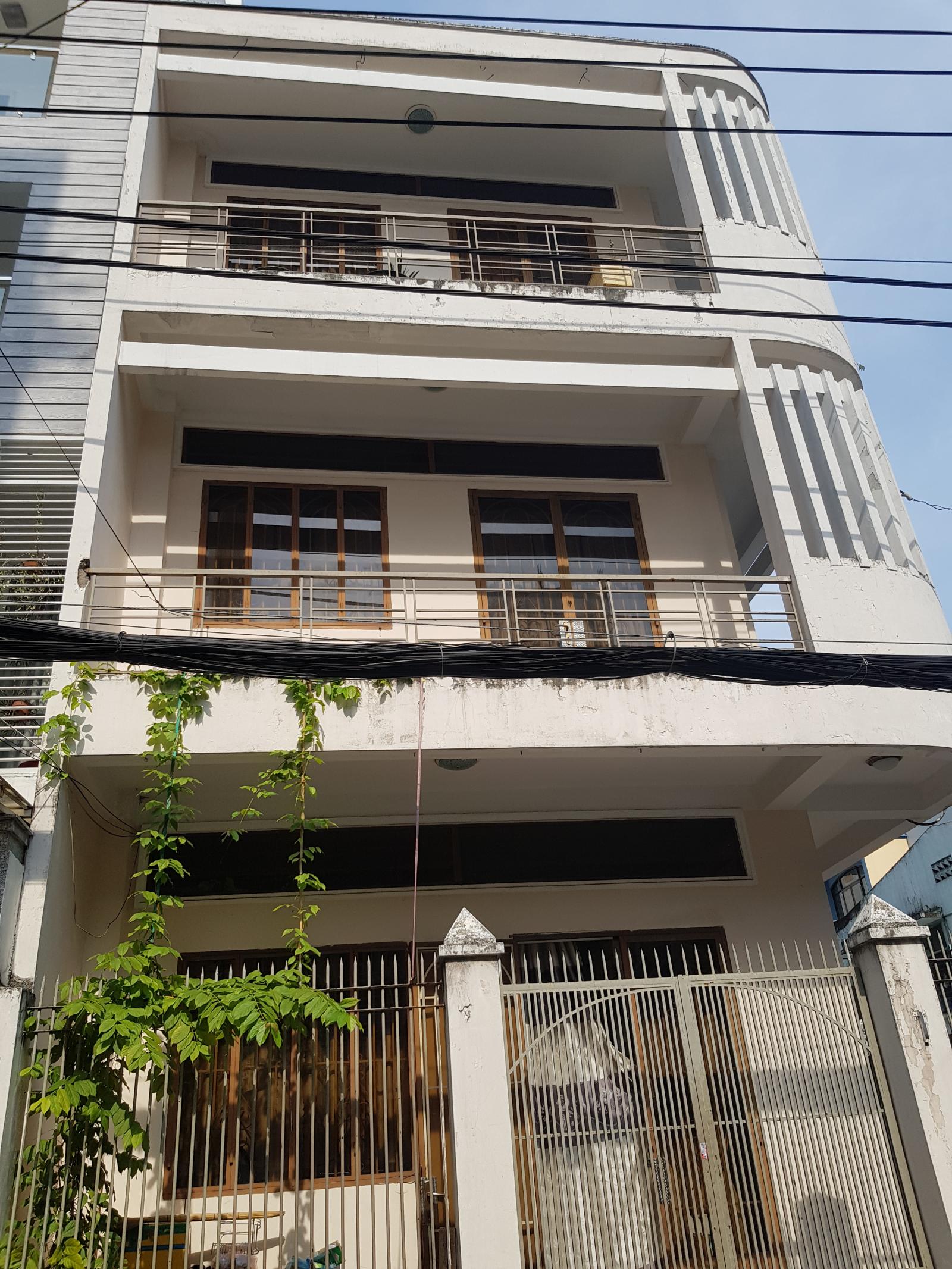 Bán gấp căn nhà đường 3/2 quận 10. 3.5x14m, 4 lầu giá còn 11.5 tỷ. LH 0917.185.096 