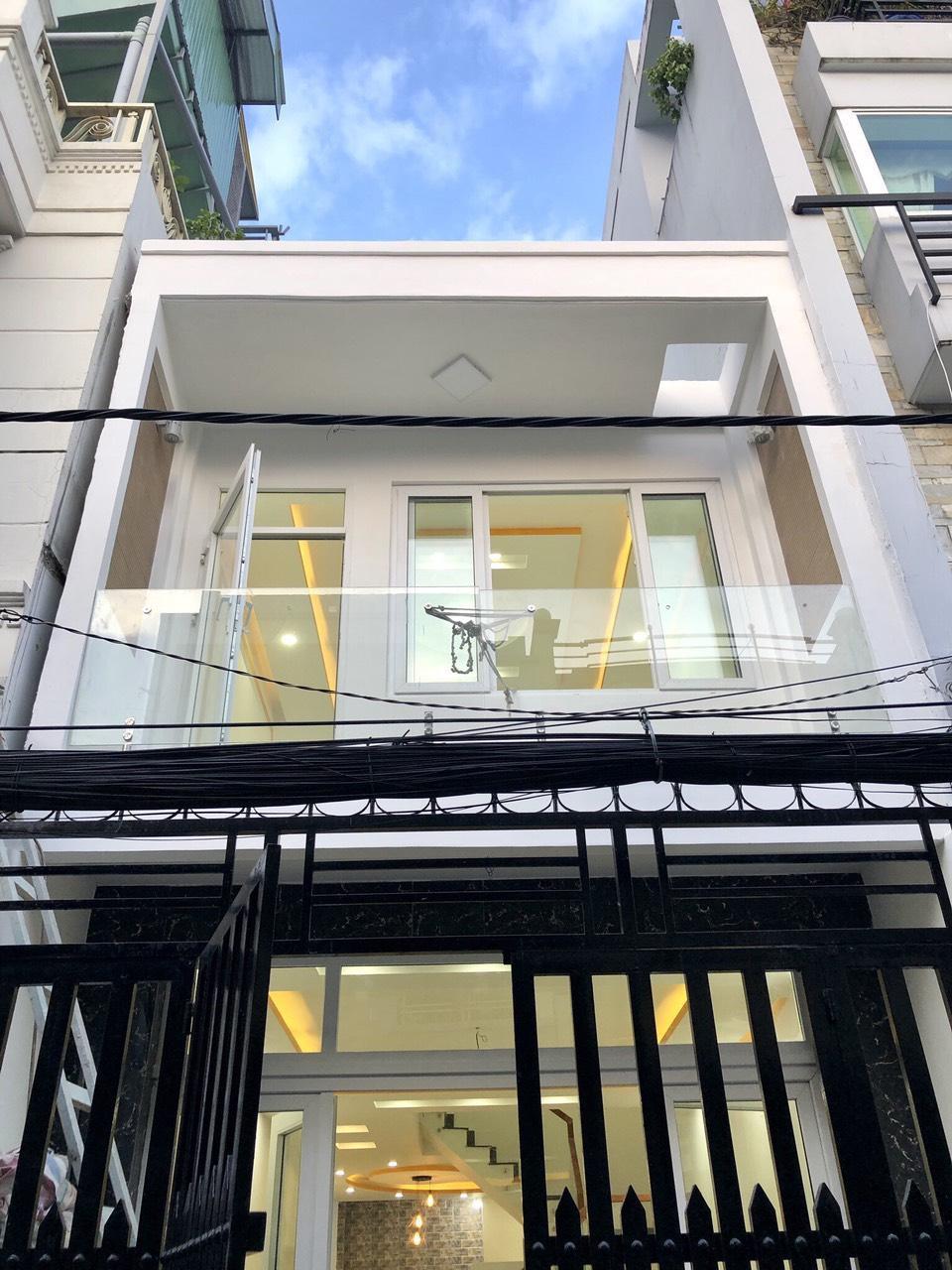 Bán gấp nhà đường Bình Tây, DT: 3.4x10m, nhà 2 lầu, đẹp, chỉ 4 tỷ, P.1, Quận 6, LH: 0915190011