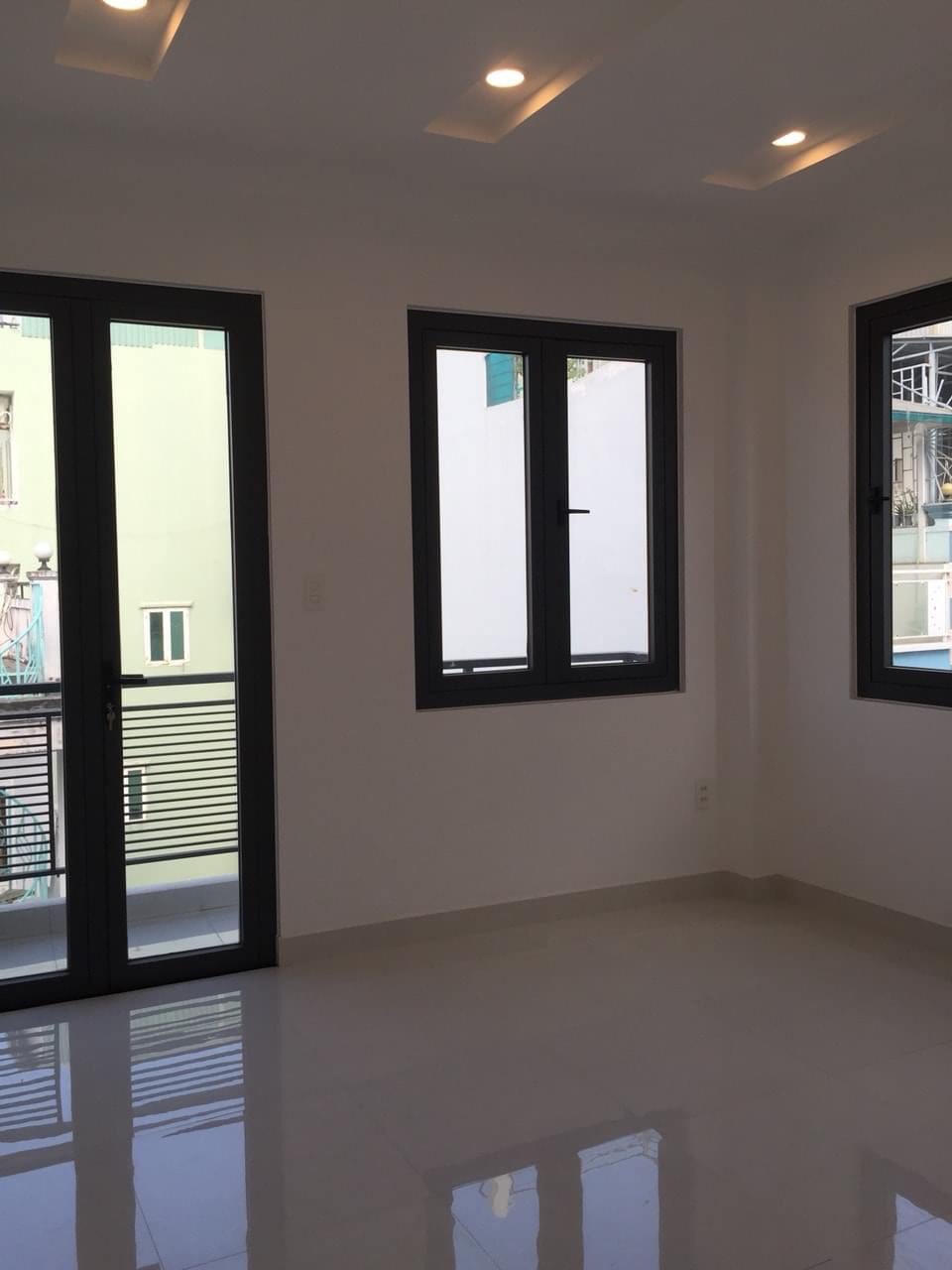 Bán nhà MT bạch đằng,phường 15, Q.bình thạnh. 5,4m x 18,3m Trệt + lửng, 6 lầu, ST