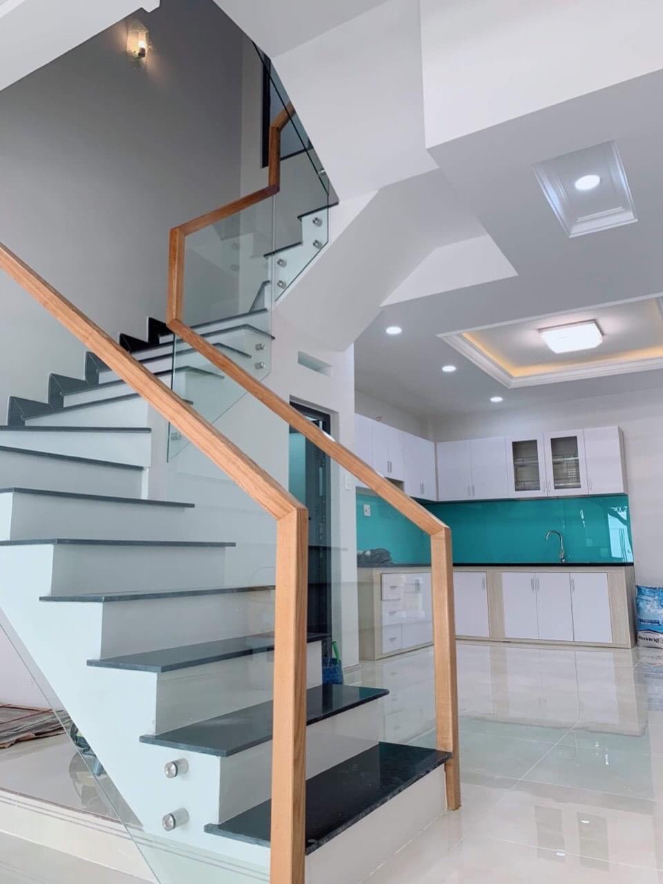 Cần tiền bán nhà góc 2MT đường D2, ngang 8m, CN 130m2. Vuông vức, không lỗi phong thủy, giá 30tỷ