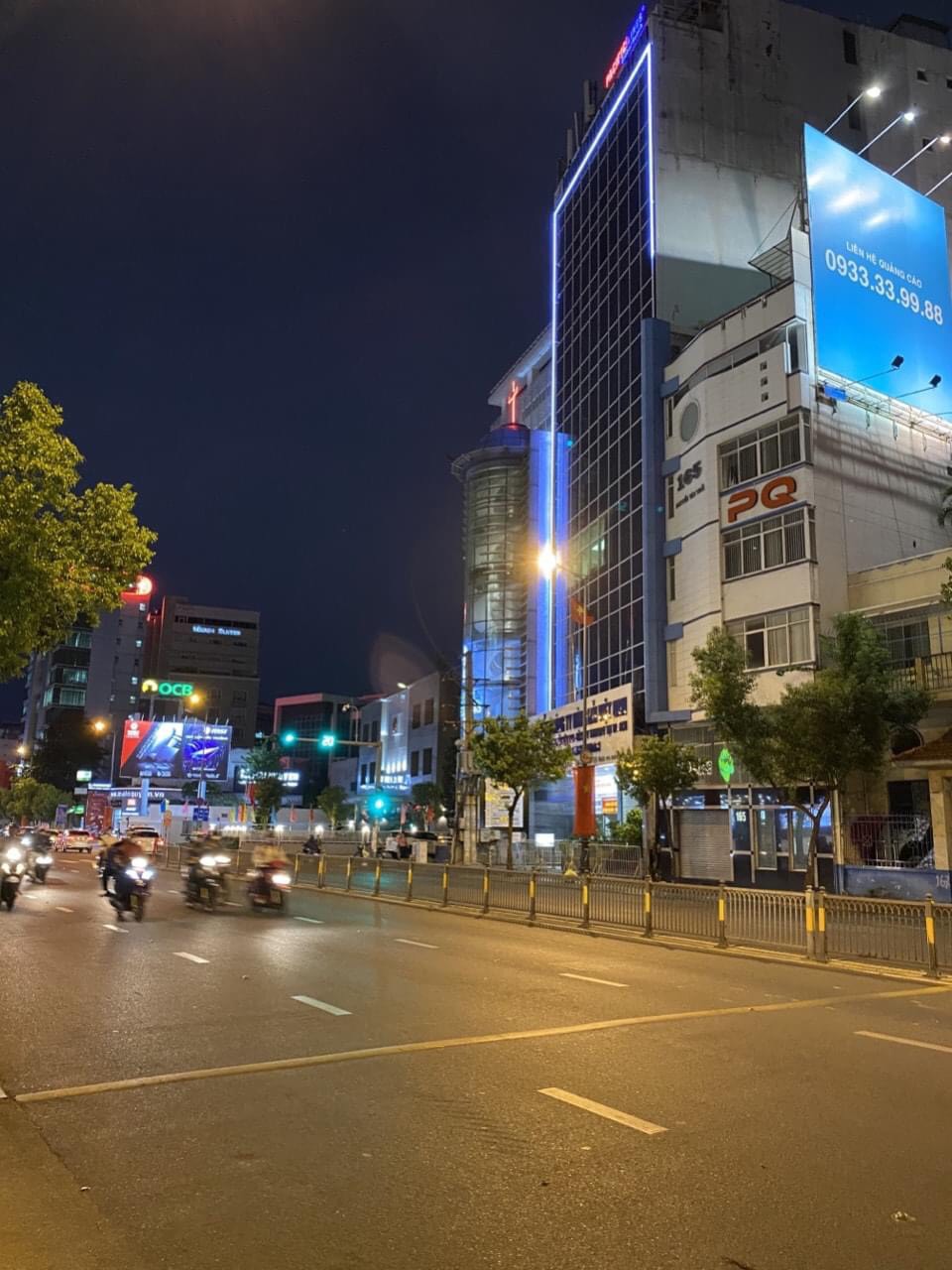 Bán building MT Nguyễn Cửu Vân, P. 17, Q. Bình Thạnh 200m2, 1 hầm 7 lầu giá 60 tỷ