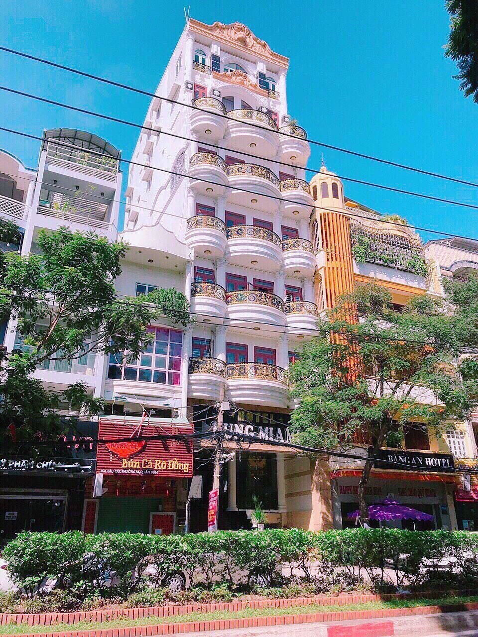 Bán Hotel 2 sao Bàu Cát Đôi -Tân Bình. DT 8x18m. Hầm 9 Lầu. HD thuê 200tr/th.giá 54 tỷ TL
