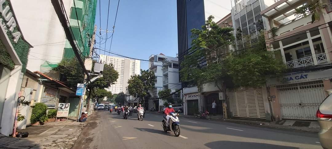 Bán nhà Mặt tiền Đào Duy Anh, Phú Nhuận, C4, 72m2(4x18) hiếm, kinh doanh tốt, 14.8 tỷ TL.