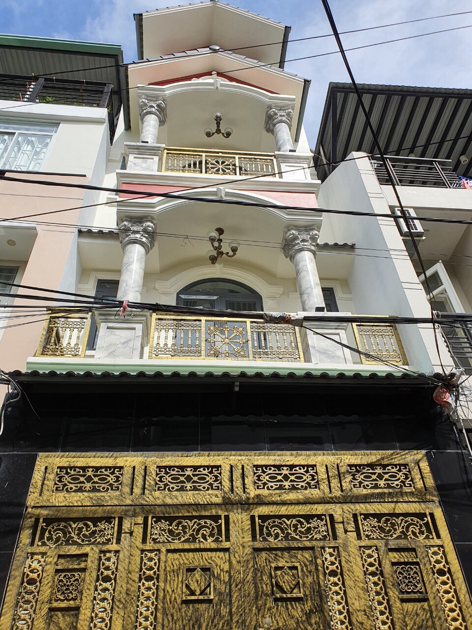 Bán nhà Thủ Đức giá rẽ 1 trệt 2 lầu sân thượng kế bên UBND phường Linh Đông 