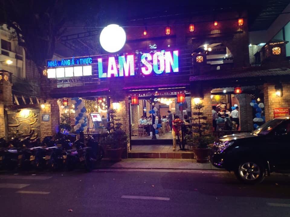 Bán nhà hầm 4 lầu DT: 22x20m - 1600m2 sàn MT Trần Huy Liệu, q. PN. Giá 140 tỷ